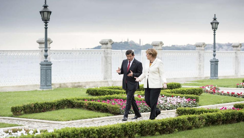 Περίπατος με τον Τούρκο πρωθυπουργό
