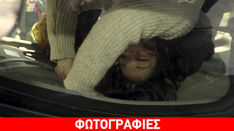 Πλατεία Συντάγματος: Προσομοιωτής ανατροπής Ι.Χ. μαγνητίζει τους περαστικούς