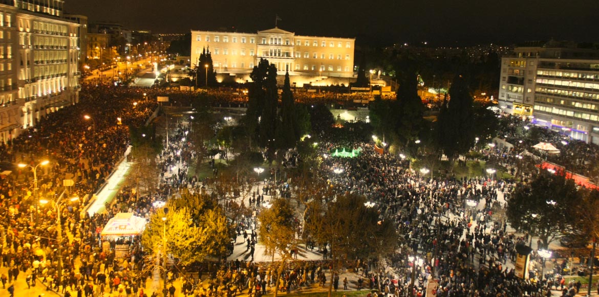 Συνθήματα στις πλατείες