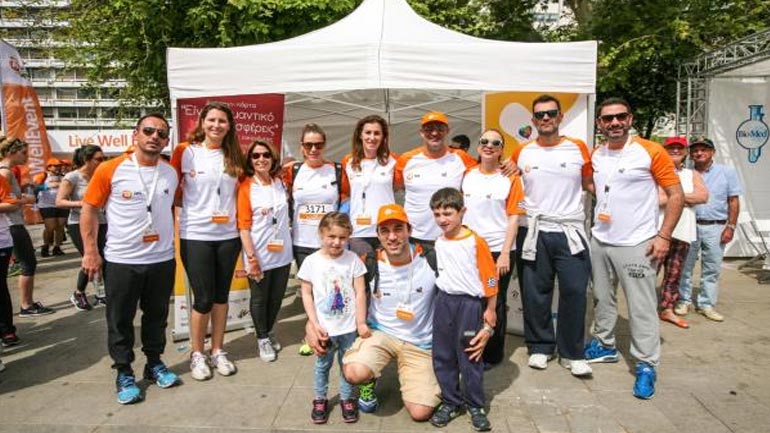 Οι Πρεσβευτές της Ένωσης «Μαζί για το Παιδί» . Aπό αριστερά: Nίκος Συρανίδης (Χρυσός Ολυμπιονίκης Συγχρονισμένων Καταδύσεων), Εύη Μωραϊτίδου (Ολυμπιονίκης Υδατοσφαίρισης), Άννα Ανδρεάδη (Γενική Γραμματέας «Μαζί για το Παιδί»), Εύα Αντωνοπούλου (Δημοσιογράφος), Βούλα Κοζομπόλη (Ολυμπιονίκης Υδατοσφαίρισης), Γιώργος Ντάβλας, Χριστίνα Αλεξανιάν (Ηθοποιός), Κωνσταντίνος Καζάκος (Ηθοποιός), Μιχάλης Μαρίνος (Ηθοποιός) και Γιάννης Σταθόπουλος (Υπεύθυνος Επικοινωνίας Ολυμπιονικών Ελλάδος)