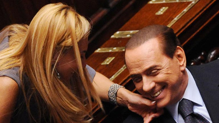 Συνομιλίες Μπερλουσκόνι για τα μπούνγκα μπούνγκα: «Απόψε έχω δύο γλυκύτατα κορίτσια»