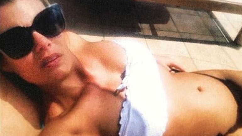 Tο πρώτο μπάνιο της Μαρίας Κορινθίου