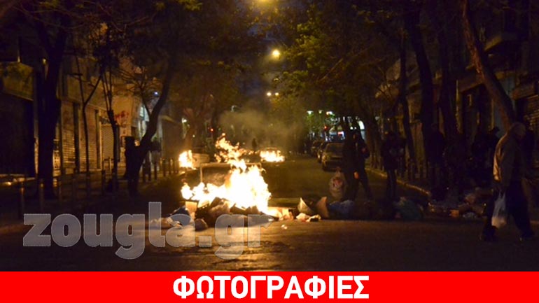 Φωτιά σε κάδους στα Εξάρχεια