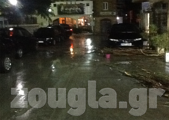 Πλημμυρισμένοι δρόμοι στην Ιαλυσό