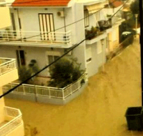 Ποτάμια λάσπης στις γειτονιές