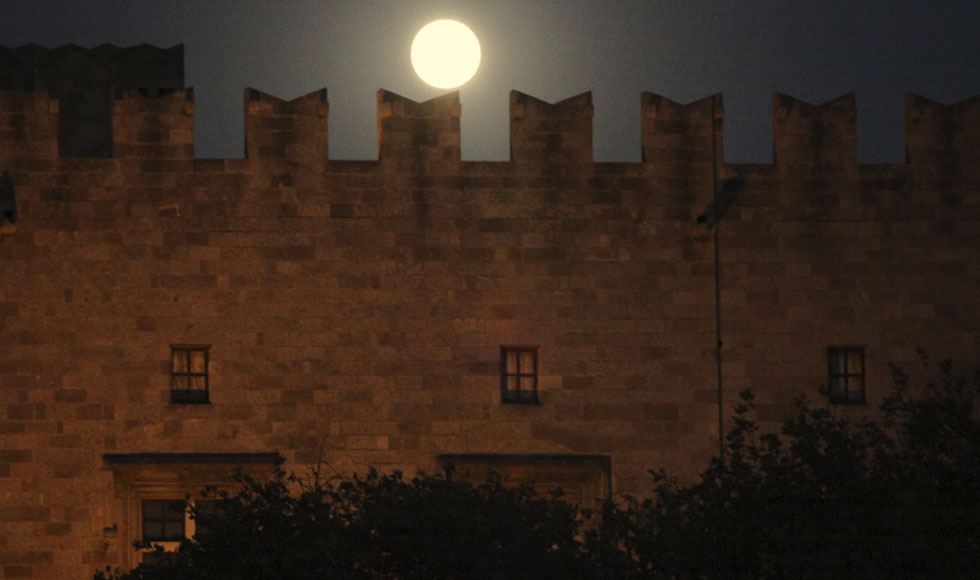 Aυγουστιάκη πανσέληνος στη Ρόδο