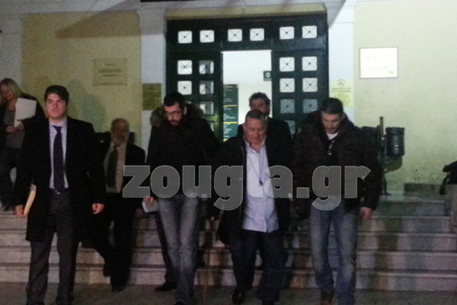 Με τους δικηγόρους του