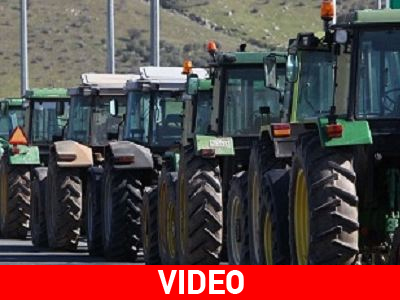 Βγήκαν με τα τρακτέρ στους δρόμους Βγήκαν με τα τρακτέρ στους δρόμους
