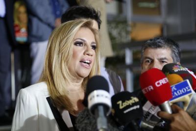 «Δυστυχώς κανένας πολιτικός αρχηγός δεν δεσμεύτηκε ότι την επομένη των εκλογών η κυβέρνηση θα έχει κυβέρνηση τετραετίας. Είμαι αποφασισμένη να είμαστε η ευχάριστη έκπληξη των εκλογών», ανέφερε η Φώφη Γεννηματά, βγαίνοντας από το Ραδιομέγαρο της ΕΡΤ