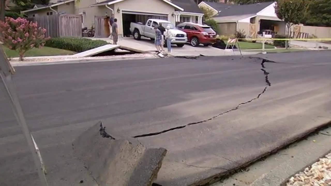 Άνοιξε το οδόστρωμα