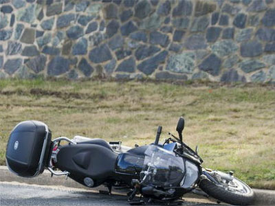 Ασυνείδητος οδηγός παρέσυρε με μηχανή πρώην δήμαρχο