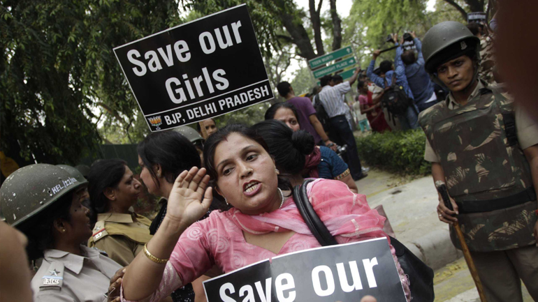 Σοκ στην Ινδία: Bίασαν τετράχρονη