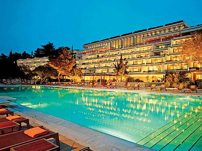 Ξεσηκώθηκε το Δ.Σ. του δήμου Βάρης-Βούλας-Βουλιαγμένης για την πώληση του Αστέρα