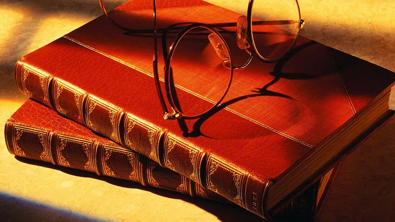 Tο βιβλίο γιορτάζει