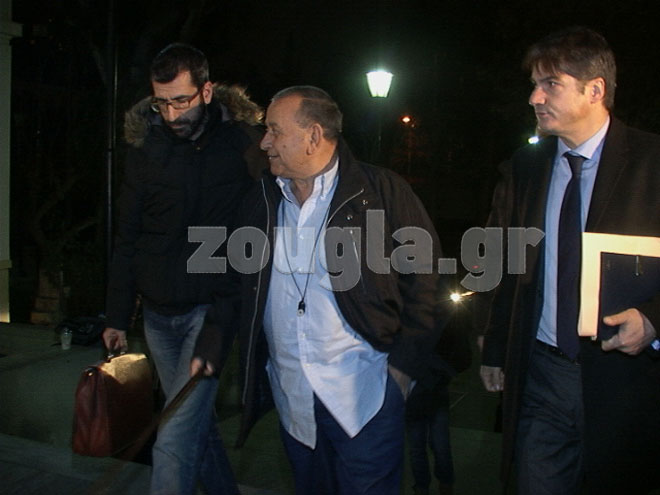 Χαμογελαστός έκανε διάλογο με τους δημοσιογράφους