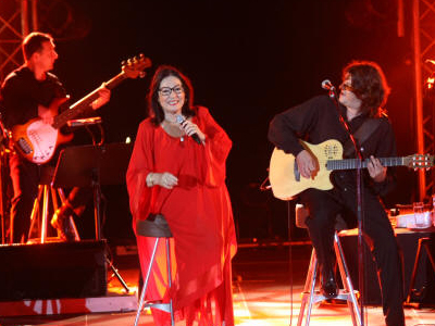 Το Κεμπέκ τιμά τη Νάνα Μούσχουρη Το Κεμπέκ τιμά τη Νάνα Μούσχουρη