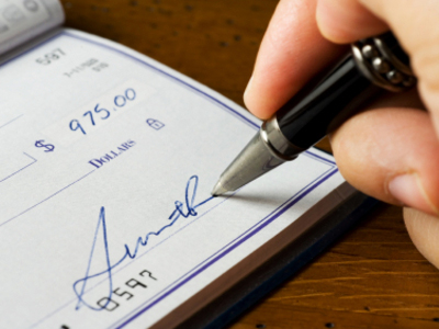 Φέσωσαν την αγορά με επιταγές-μαϊμού