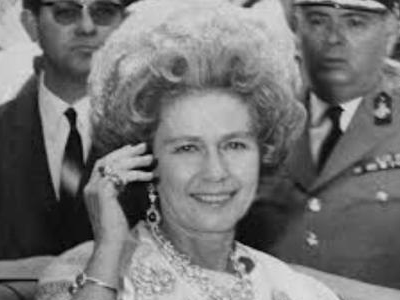 Πληρώνουμε ακόμη «φόρο Φρειδερίκης»