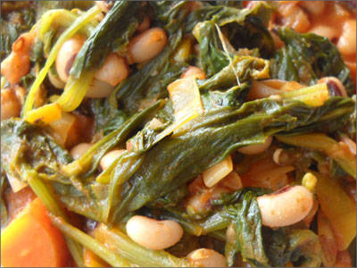 Μαυρολάχανα με φασούλια