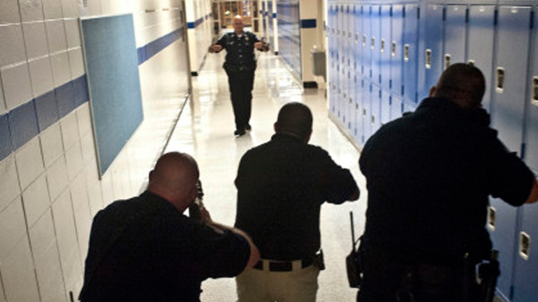 Συναγερμός στο Κεντάκι: Ένοπλος εισέβαλε σε Λύκειο