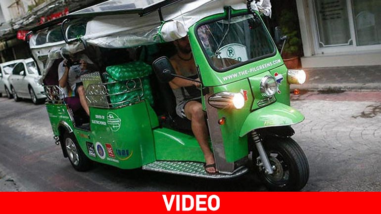 Από την Μπανγκόκ στη Γαλλία με ένα τρίκυκλο