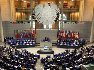 Στην Μπούντεσταγκ τα αιτήματα της Ελλάδας για επιμήκυνση και για προληπτική πιστωτική γραμμή