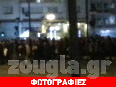 Συγκέντρωση αλληλέγγυων στο Σύνταγμα-παρών και ο πατέρας του Ρωμανού