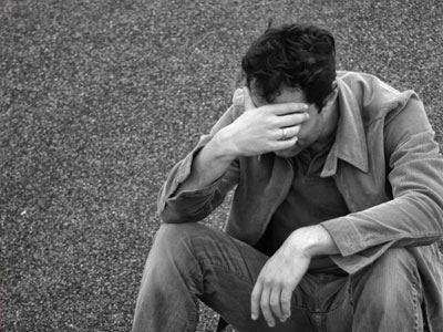 Ρόδος: Άνεργος πατέρας παρέδωσε το μωρό του στη ΔΟΥ γιατί του δέσμευσαν το λογαριασμό!