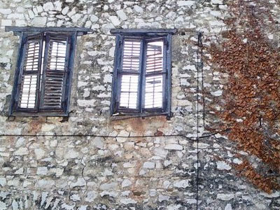 Άρτα: Άστεγος έσβησε μέσα σε ερειπωμένο αρχοντικό