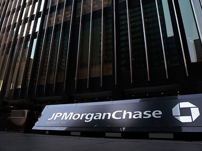 «Αγοράστε ακίνητα με δάνεια από ελληνικές τράπεζες»