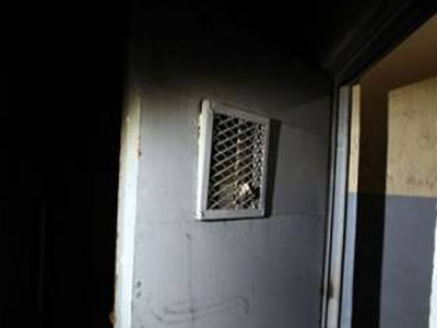 Προσπάθησε να «περάσει» ναρκωτικά στον κρατούμενο αδελφό του