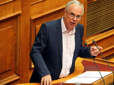 O Aποστόλου άρχισε τα …τσάμικα