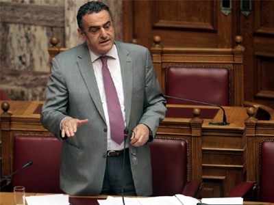 «Δεν απαντώ στις αθλιότητες του Βαξεβάνη»