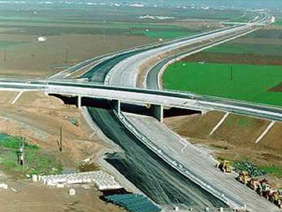 Στον ανακριτή για υπερβάσεις σε οδικό έργο