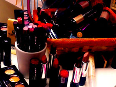 Συνελήφθη ιδιοκτήτης εταιρείας καλλυντικών για χρέη