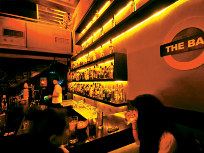 Έφοδος στα μπαρ της Βαλαωρίτου