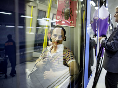 «Άνεργοι Έλληνες καθαρίζουν τουαλέτες στη Σουηδία!»