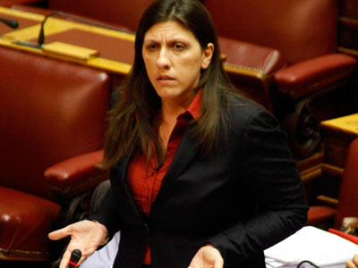 H δασκάλα με τα καστανά μαλλιά