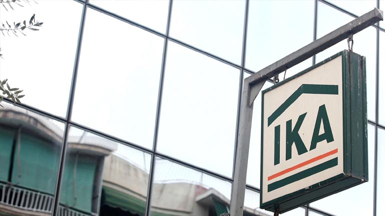 6 υπάλληλοι στο ΙΚΑ Ορεστιάδας ελέγχουν εάν λειτουργεί σωστά το… φωτοτυπικό