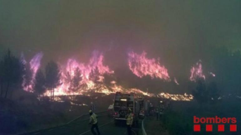 Mεγάλη πυρκαγιά στην Καταλονία