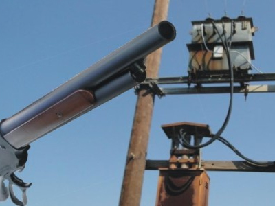 Φυλάνε…σκοπιά κάτω από τις κολώνες της ΔΕΗ