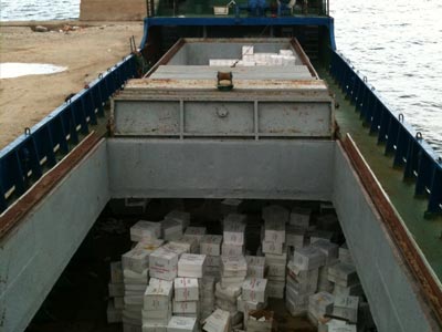 Ζάκυνθος: Ακυβέρνητο πλοίο με κούτες λαθραίων τσιγάρων