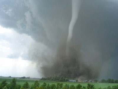 Σημαντικές ζημιές από ανεμοστρόβιλο στα Λεχαινά!
