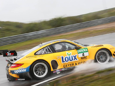 Ο οδηγός της Λουξ Αντώνης Βόσσος στο βάθρο των νικητών