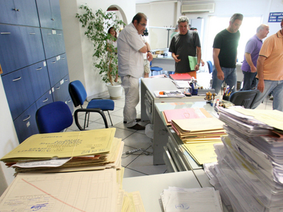 Πρόστιμα – φωτιά της εφορίας στους «ξεχασιάρηδες»