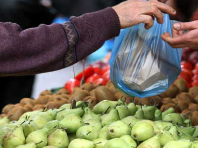 Δωρεάν προϊόντα μοιράζουν οι παραγωγοί λαϊκών αγορών