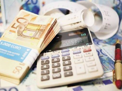 Ποιοι ελεύθεροι επαγγελματίες και επιχειρήσεις θα απαλλαγούν από τον ΦΠΑ