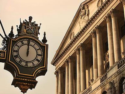 Έκτακτη ρευστότητα έως και 100 δισ. λιρών στις τράπεζες