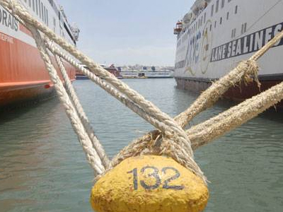 Δεμένα τα πλοία στα λιμάνια