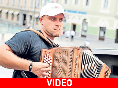 Έπαιζε ακορντεόν επί 35 ώρες και 32 λεπτά!